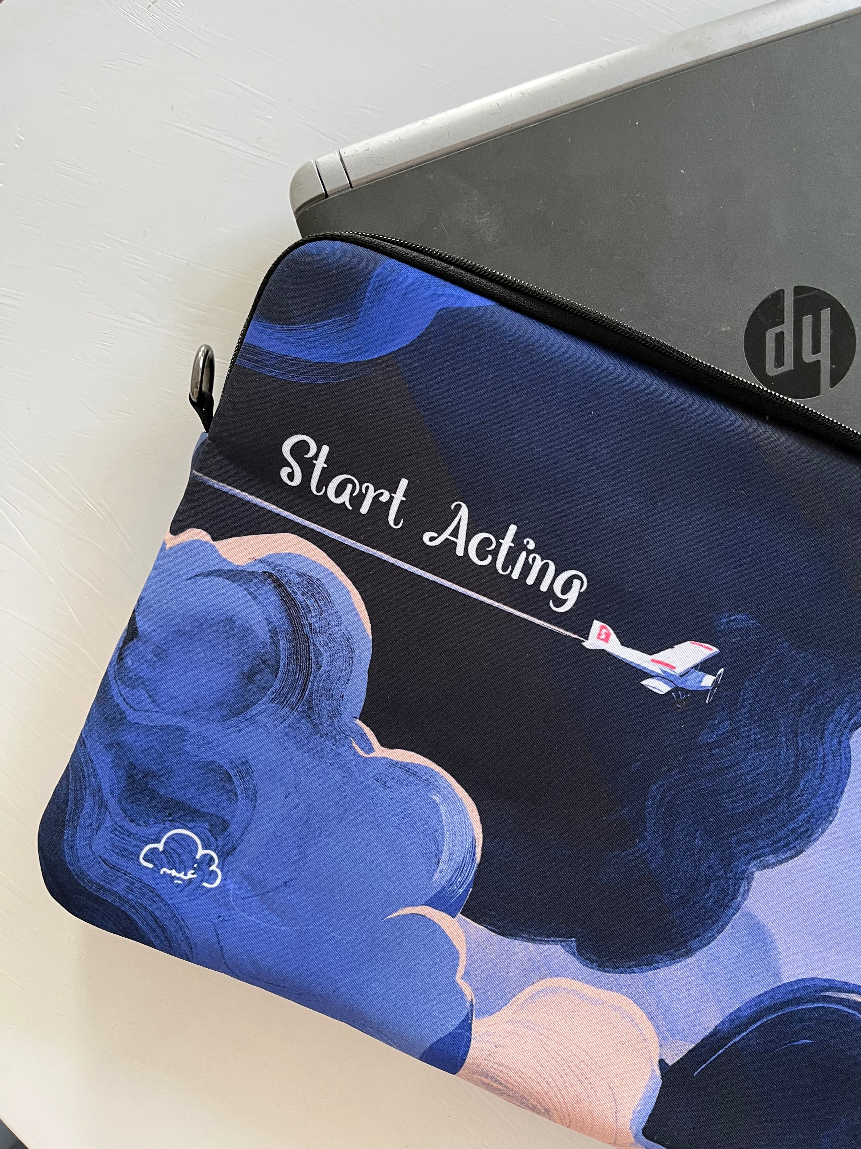 Start acting laptop sleeve dark blue