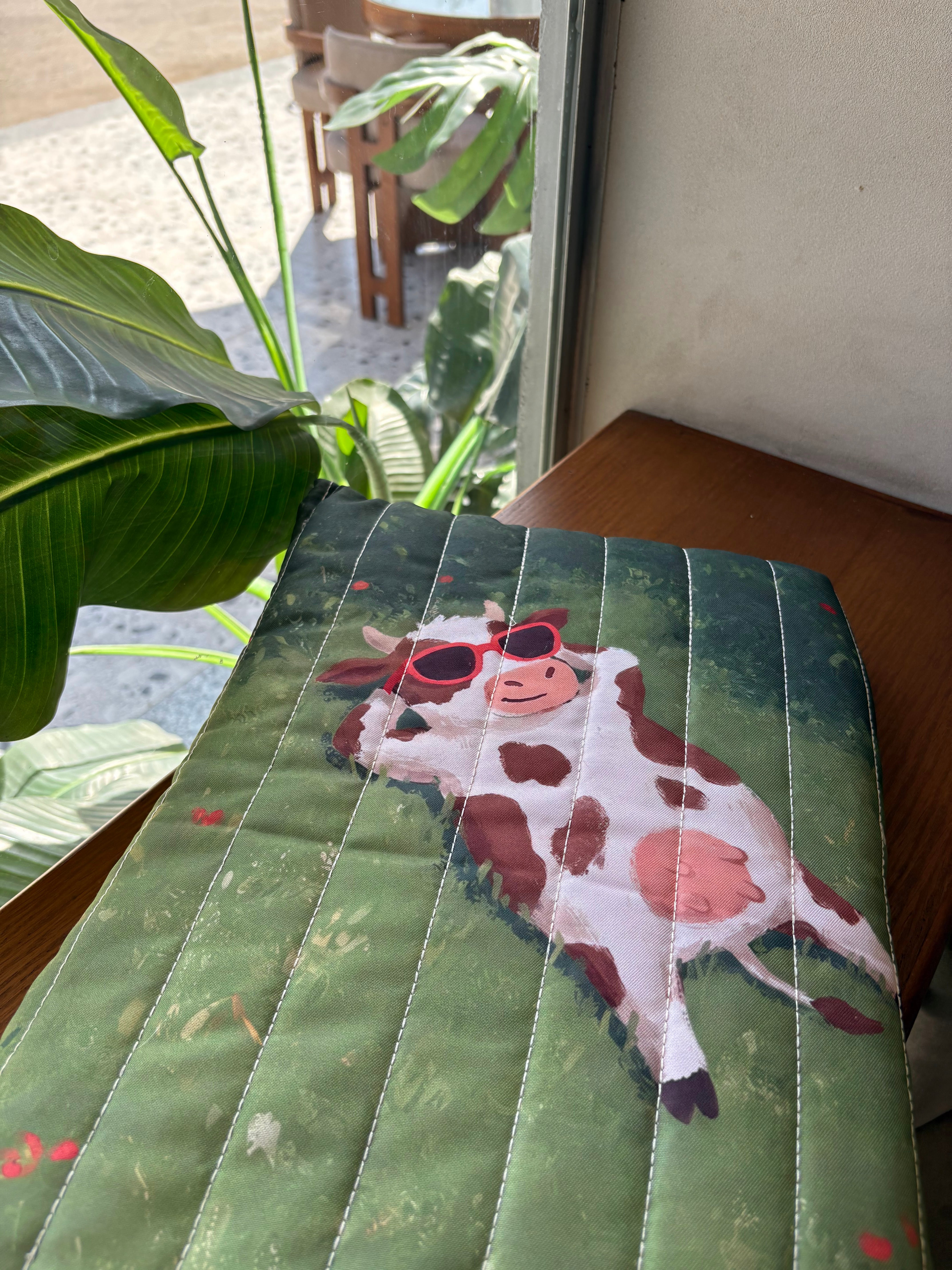 Relaxing Cow Puffy laptop sleeve 🐮